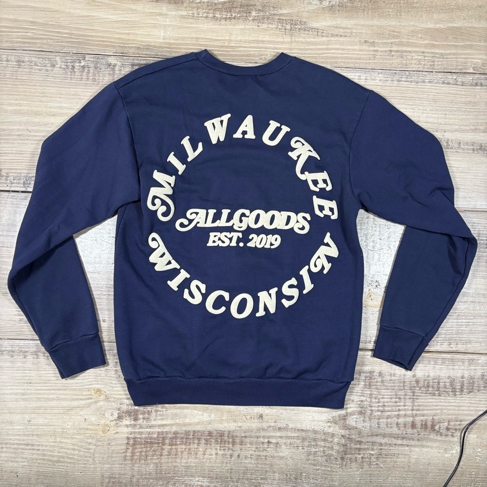 AllGoods Milwaukee Wisconsin Crewneck Sweatshirt Medium Navy Medium